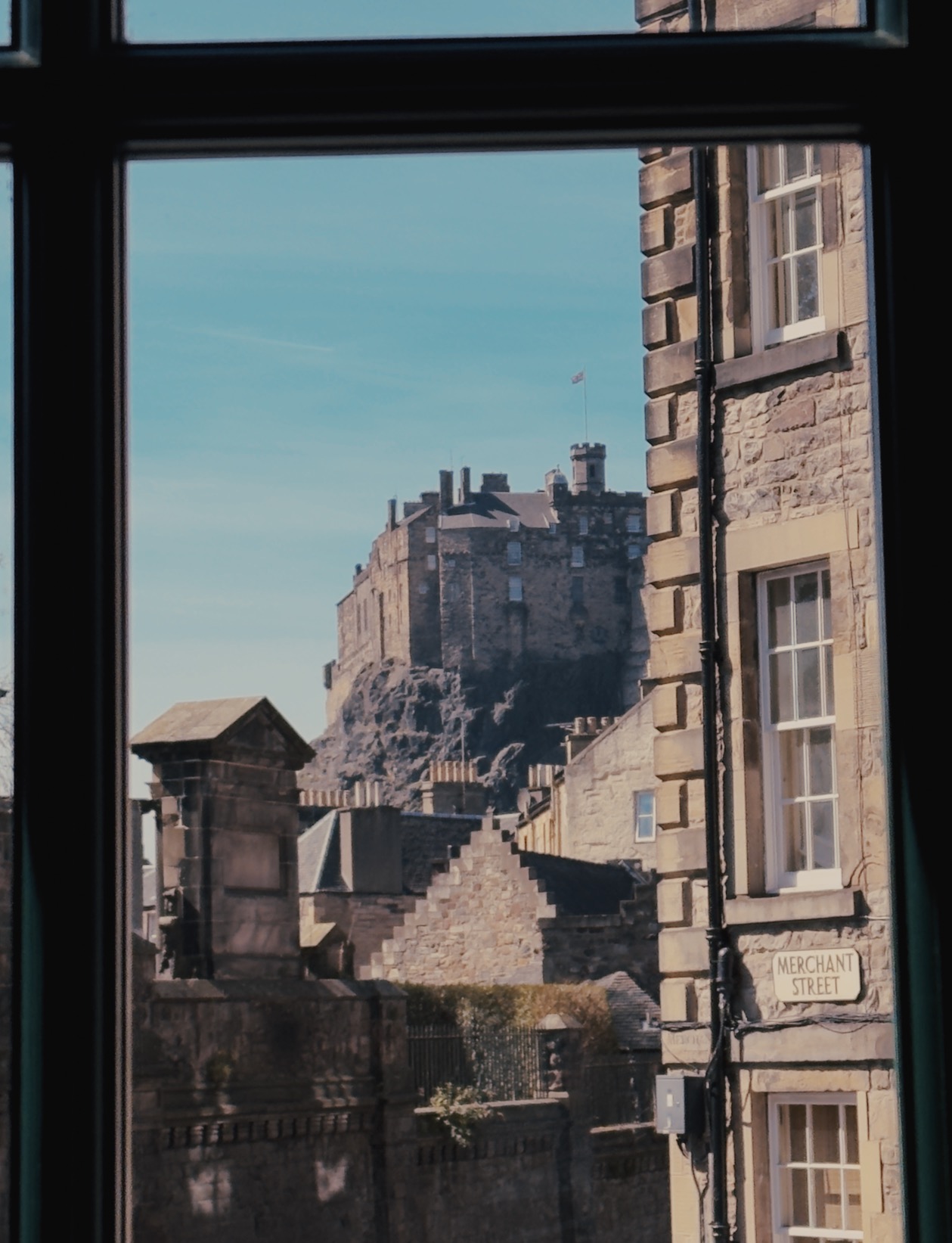 Edinburgh Castle framed from Candlemaker Row geometry